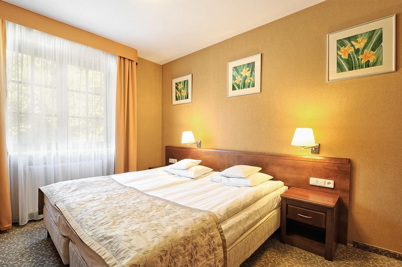 Centuria Hotel & Natural Spa Ogrodzieniec Exterior photo